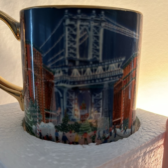 Holiday in the city mug NYC Anthropologie 2024 - Picture 7 of 13